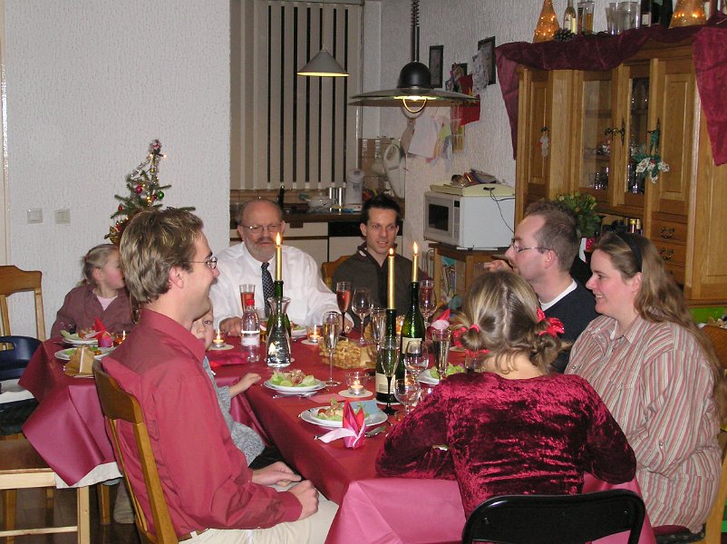 20031227 a6 aantafel